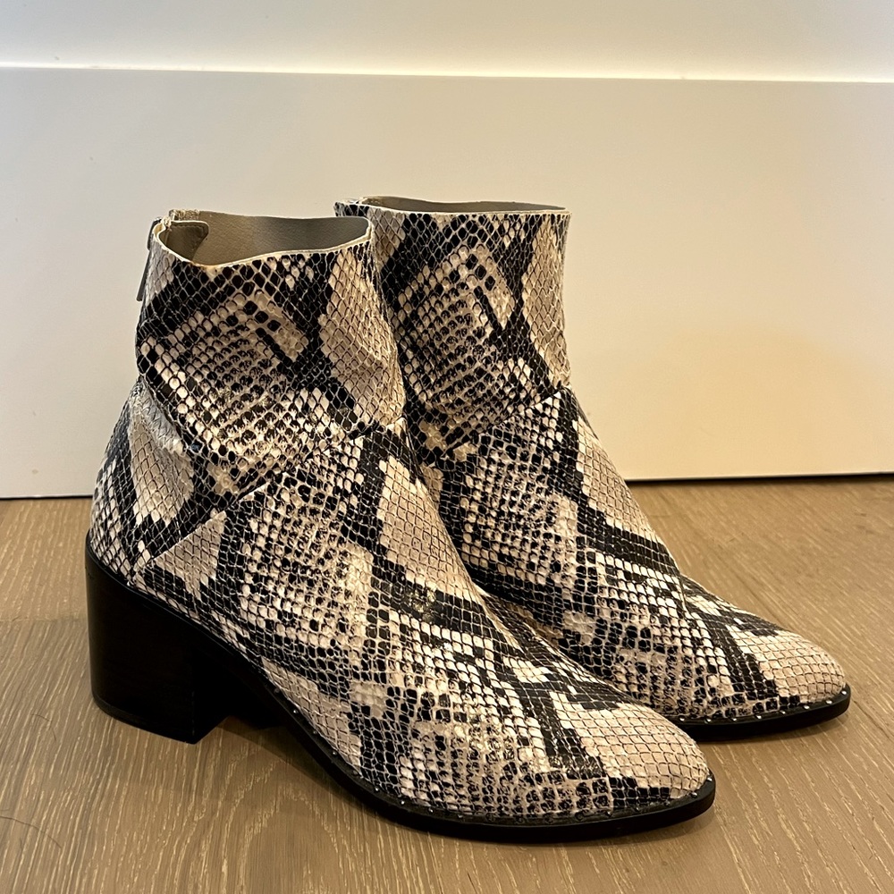 Treasure and Bond Farrah python snakeskin embossed chunky heel studded boots 6.5